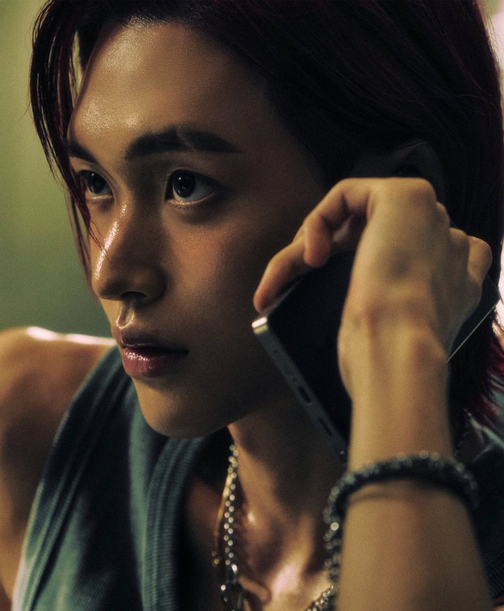 เด้กใหม่หรอวะ ข้างล่างอะ 
               เออ มันอยากเป็นมวย สอนมันหน่อยละกัน