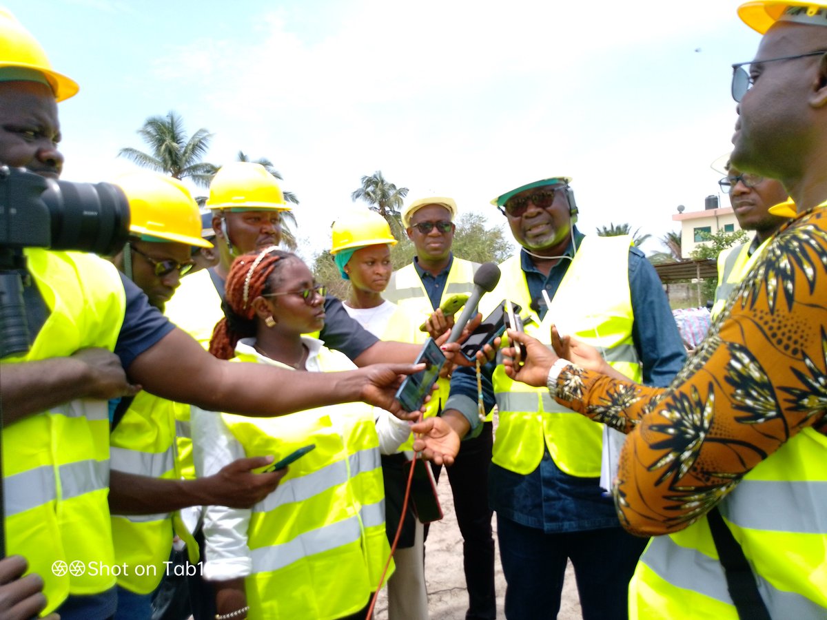 wacaprogram's tweet image. À Agbanakin, Dame Abla DONSI participe activement à la valorisation des végétaux extraits en les transformant en compost.
Lire l’article complet ici : wacaprogram.org/fr/article/agb…
#WACA_program #Agbanakin #CurageChenal #Compost #TransitionÉcologique #DéveloppementDurable