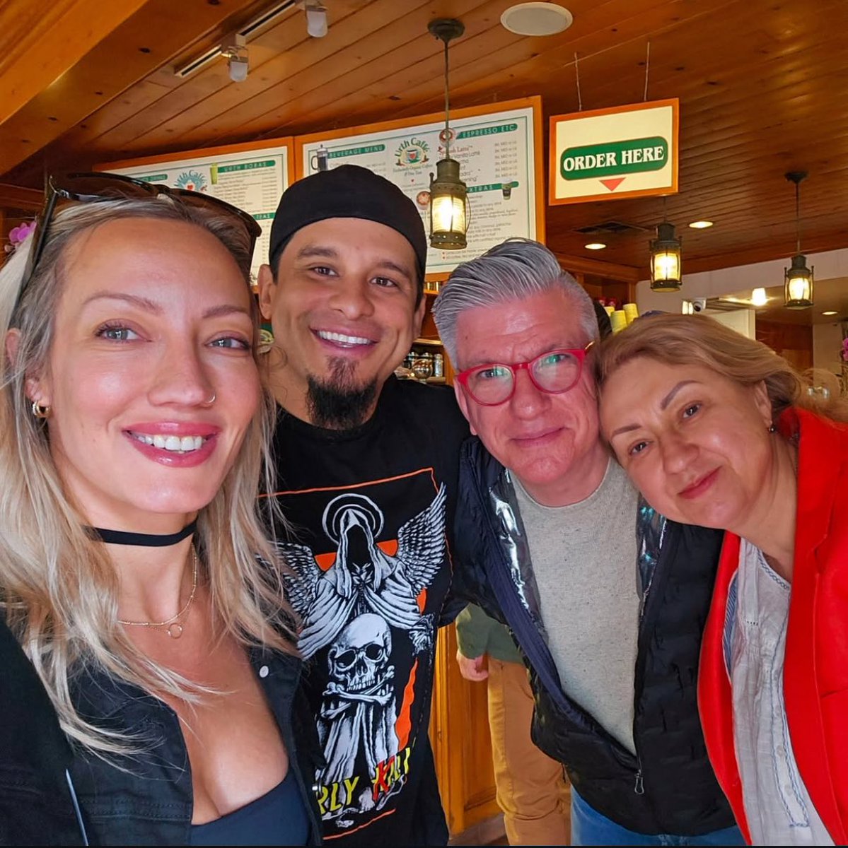 thejoshv's tweet image. Been a super productive few days!
Worked on something under wraps, @hurricanenita crossed off a bucket list item... playing the anthem at Dodger Stadium, and had a mini @BustedOpenRadio reunion at @ThisIsTNA Rebellion (what an awesome event)
Great to catch up with friends like…