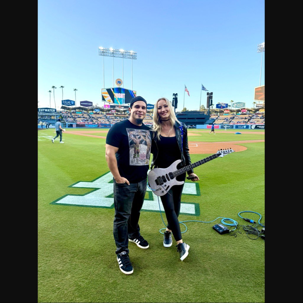 thejoshv's tweet image. Been a super productive few days!
Worked on something under wraps, @hurricanenita crossed off a bucket list item... playing the anthem at Dodger Stadium, and had a mini @BustedOpenRadio reunion at @ThisIsTNA Rebellion (what an awesome event)
Great to catch up with friends like…