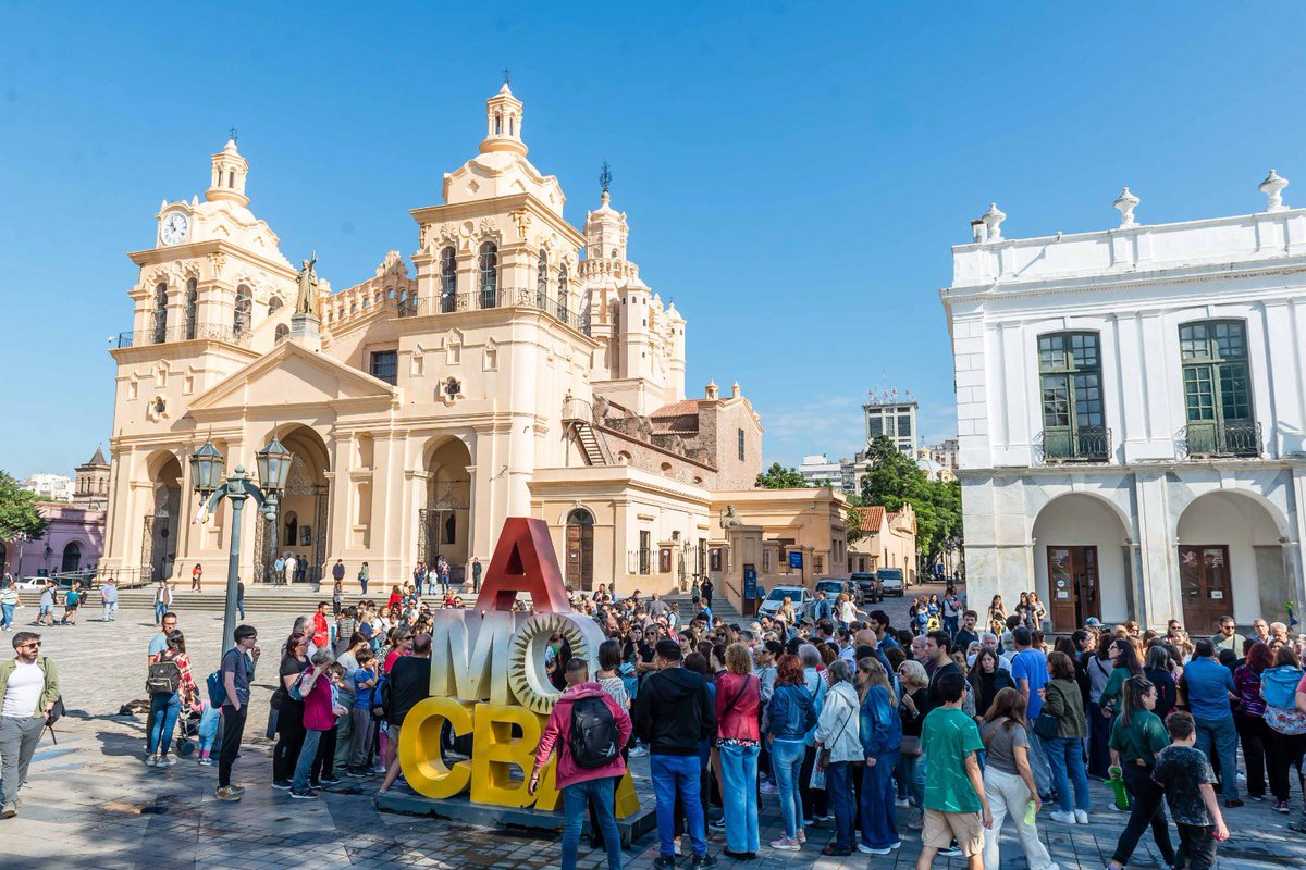 #AGENDÁ | ✅ Propuestas culturales y turísticas para este fin de semana largo en #CórdobaCapital.

🌆 La ciudad se prepara para recibir a los visitantes con propuestas que la posicionan como un destino urbano privilegiado, debido a la variada agenda de actividades.