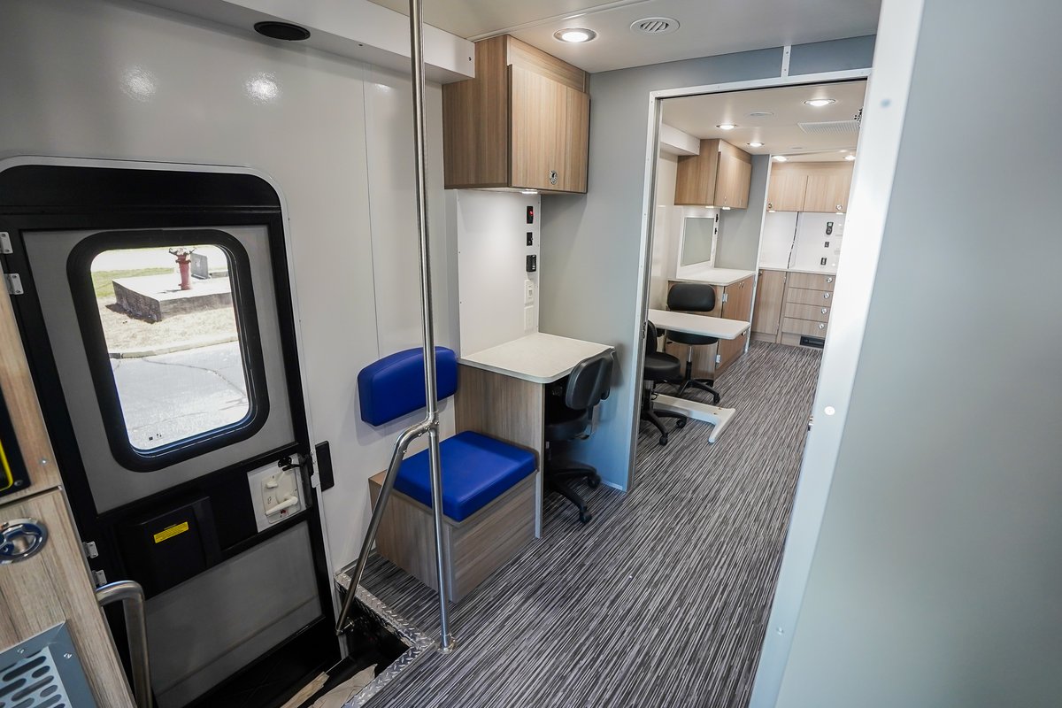 MSVehicles's tweet image. This new mobile vision clinic is ready to make a big impact at Valley Healthcare!👓👁

Complete with a spacious lobby and reception area, a restroom, and a fully equipped exam room featuring multiple workstations and an eyeglasses fitting section!