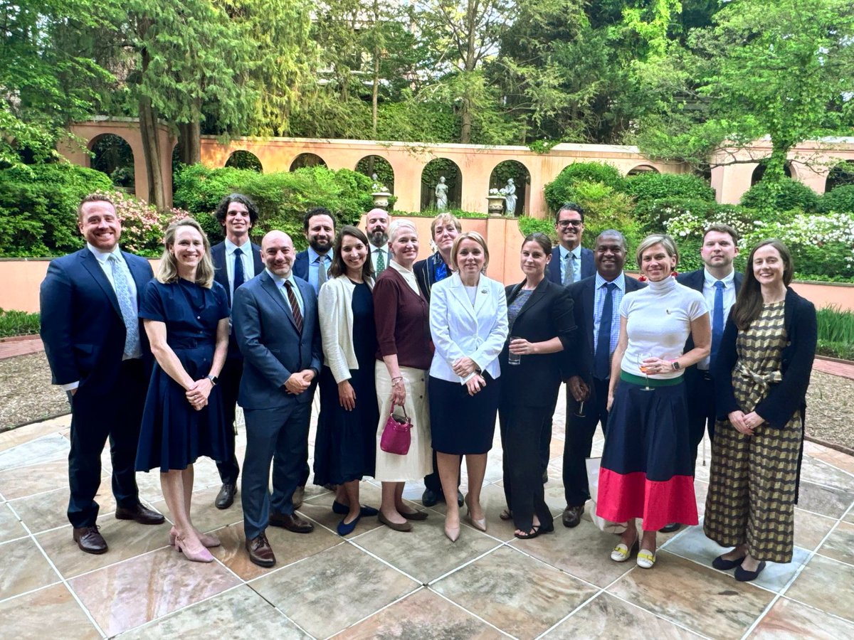 A great group of American &amp; European think tankers joined me to for dinner to discuss the Defence White Paper, a pillar of the EU's renewed approach to defence. On a warm spring evening, we answered questions, dispelled myths, and got valuable reactions from these sharp experts.