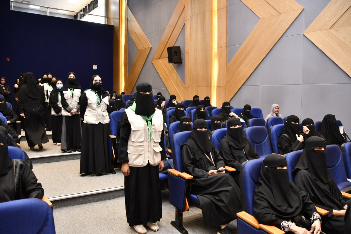 بحضور مدير عام التعليم بالمنطقة الشرقية، اختتمت إدارة تعليم الشرقية استضافتها لبرنامج "ريادي" لريادة الأعمال، في حفل ختامي شهد تتويج المشاريع الطلابية الفائزة وتكريم الجهات المشاركة في البرنامج.