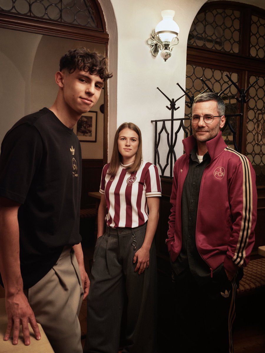 1. FC Nürnberg Frauen (@clubfrauen) on Twitter photo 𝓢𝓸𝓷𝓭𝓮𝓻𝓽𝓻𝓲𝓴𝓸𝓽-𝓟𝓻𝓮𝓶𝓲𝓮𝓻𝓮 𝓫𝓮𝓲 𝓭𝓮𝓷 𝓒𝓵𝓾𝓫𝓯𝓻𝓪𝓾𝓮𝓷!❤️🤍
Bei unserem Heimspiel am Samstag feiert das Jubiläumstrikot sein Debüt. Schaut vorbei und unterstützt dabei unsere Mädels!🙌
👉 0cn.de/Tickets-FCN-HSV 🎫
#fcn | #clubfrauen | #FCN125 𝓢𝓸𝓷𝓭𝓮𝓻𝓽𝓻𝓲𝓴𝓸𝓽-𝓟𝓻𝓮𝓶𝓲𝓮𝓻𝓮 𝓫𝓮𝓲 𝓭𝓮𝓷 𝓒𝓵𝓾𝓫𝓯𝓻𝓪𝓾𝓮𝓷!❤️🤍
Bei unserem Heimspiel am Samstag feiert das Jubiläumstrikot sein Debüt. Schaut vorbei und unterstützt dabei unsere Mädels!🙌
👉 0cn.de/Tickets-FCN-HSV 🎫
#fcn | #clubfrauen | #FCN125