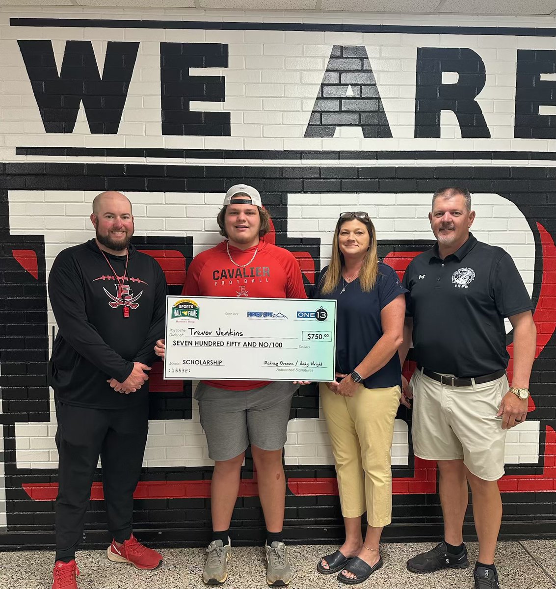Congratulations to 2025 OL Trevor Jenkins on receiving the Rutherford County Sports Hall of Fame Scholarship!

#SwordsUp⚔️ #WeTheEast #WIT