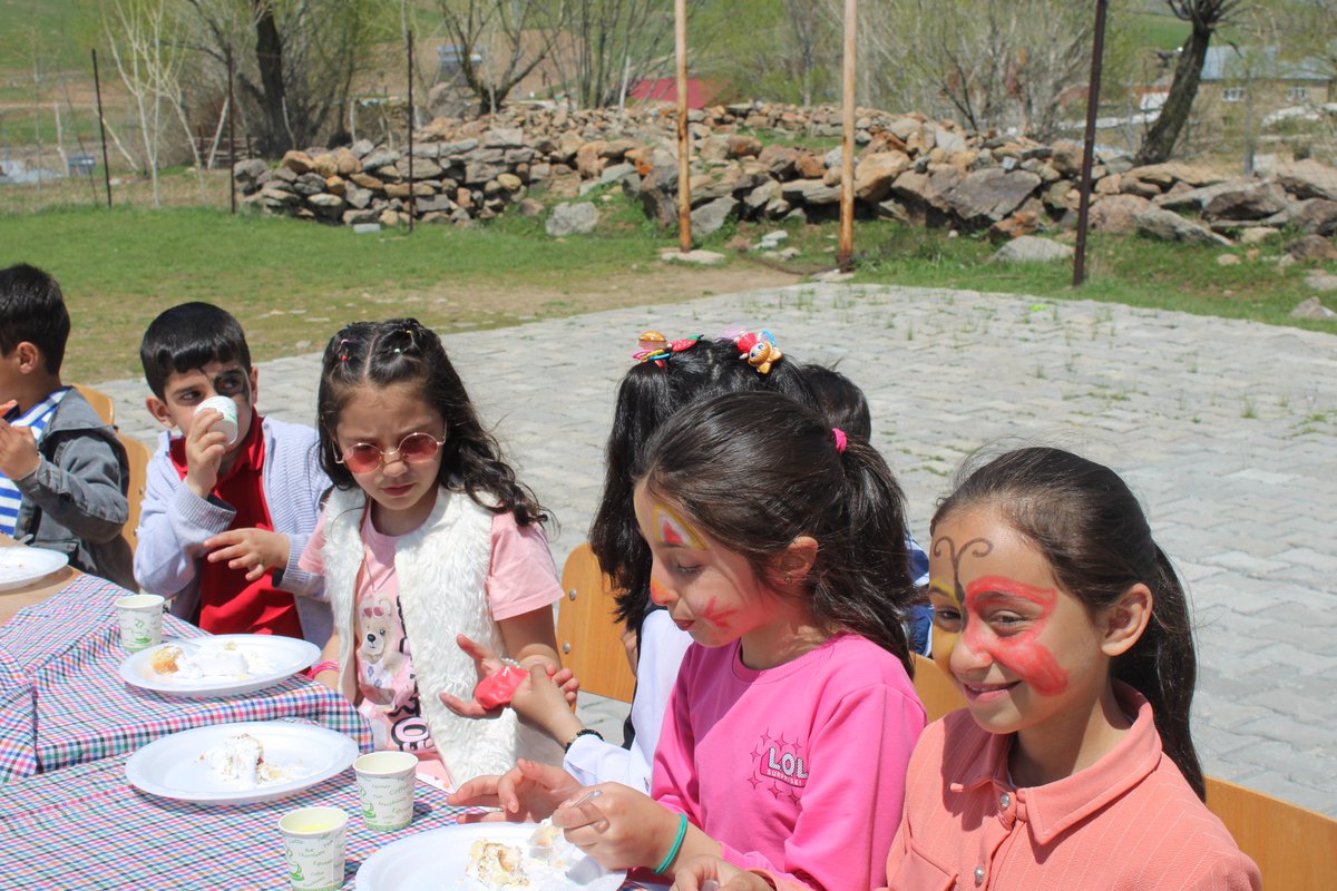 📌 Kaymakamımız Mehmet Nesip MAHİR, Aşağı Gözlüce İlkokulu’nda çocuk parkı açılışını gerçekleştirdi. Miniklerin mutluluğu yüzlerinden okunurken, okul bahçesi neşeyle doldu.
<a href="/MNesipMahir/">Mehmet Nesip MAHİR</a> <a href="/hasan_kokrek/">Hasan Kökrek</a> <a href="/mehmetozmus_/">Mehmet ÖZMÜŞ</a>