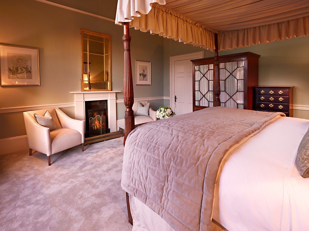 At the heart of Luttrellstown Castle, above its grand arched entrance, lies the Luttrell Suite, named for the family who held the estate from 1210. With a four-poster bed, panoramic bay window, and a double walk-in shower, this elegant space remains the centre of the castle.