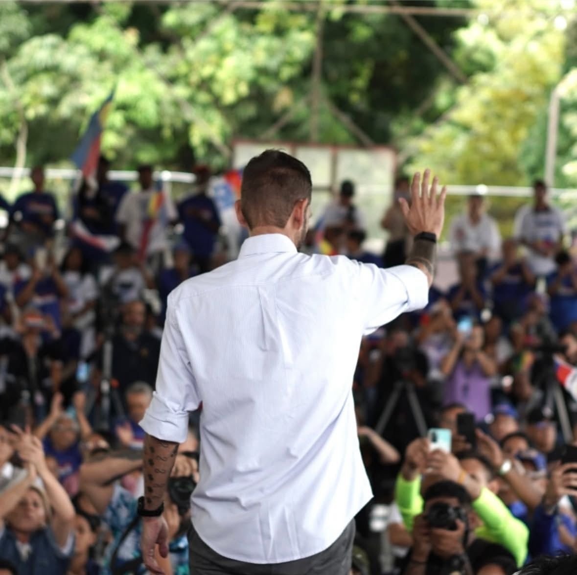partidoUNT's tweet photo. Oposición venezolana inicia campaña electoral con el Lema “Venezuela es la Razón”

https://t.co/xeEFFQVntm https://t.co/LH30rPce48