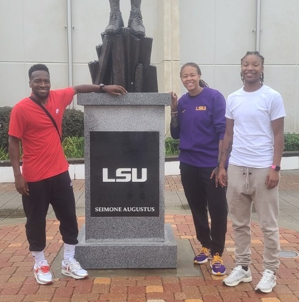 Flourish Season✨️ (Anthony J Kyle) (@courtflourish) on Twitter photo Happy Birthday Coach <a href="/seimoneaugustus/">Money Mone, OLY</a> our tour guide on the visit! Such a Dope experience. #Legend ✌🏽❤️🏀 Happy Birthday Coach <a href="/seimoneaugustus/">Money Mone, OLY</a> our tour guide on the visit! Such a Dope experience. #Legend ✌🏽❤️🏀