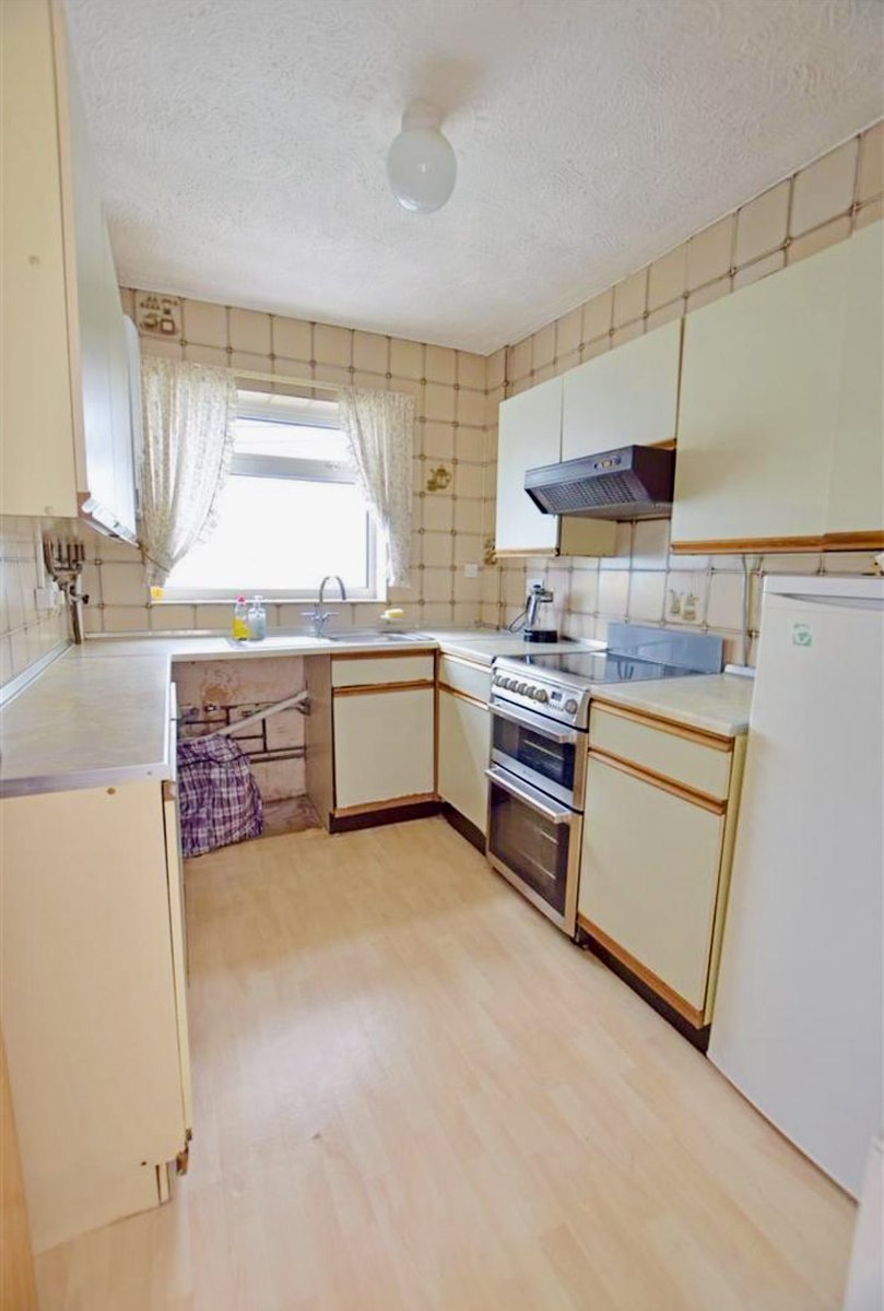 Michael_JonesCo's tweet photo. For Sale on Welwyn Road, Whitchurch, Cardiff is this 2 bedroom semi-detached bungalow. View the virtual tour online. https://t.co/D9HeFX1UDI #ForSale #Bungalow #Whitchurch #Cardiff #MichaelJones  #EstateAgents #CF14 https://t.co/3V0lmgOdTJ
