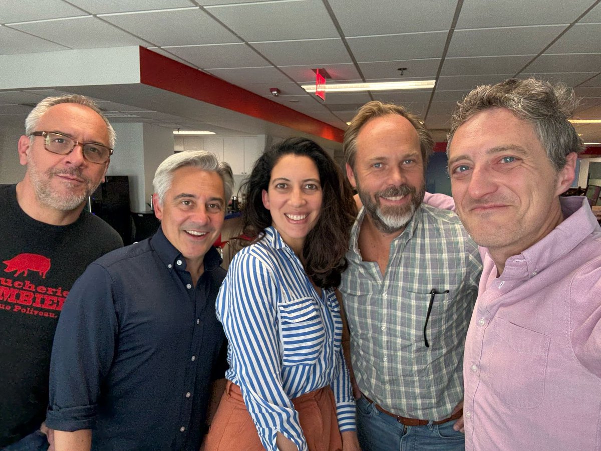 Et merci à <a href="/iciradiocanada/">Radio-Canada</a> pour l’accueil de l’enregistrement dans ses locaux de Washington, ainsi qu’à <a href="/jordancdavis/">Jordan Davis</a> dont vous pouvez admirer la chemise parme, qui a documenté toute la saison.