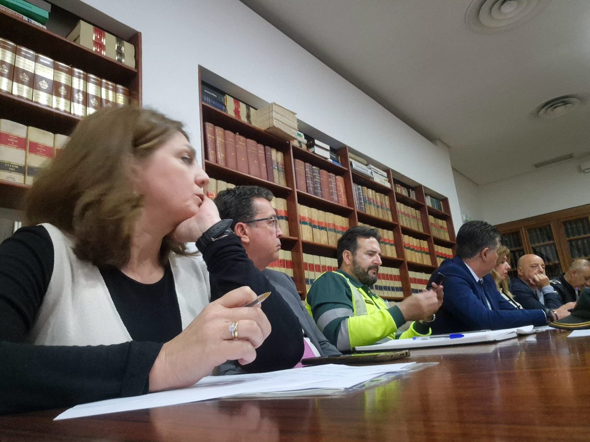 presidenciaEXT's tweet photo. ⚠️El secretario general de Interior, Emergencias y Protección Civil, @fjmanzanop junto al @Subdirector112, Juan Agustín Trocolí y el coordinador de la #ASPEX, Ramon Nogales, han asistido a la Comisión de #SeguridadVial de la provincia de #Cáceres, que ha tenido lugar hoy en la sede de la Subdelegación del Gobierno.