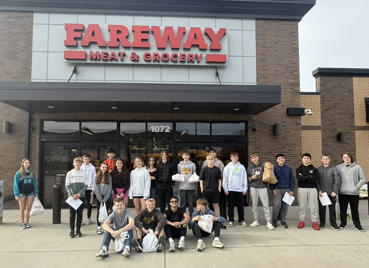 BizMathGuy's tweet image. Business Math 8 - hands-on budgeting visiting Fareway w/ a $20 limit. Real-world activity helped apply math skills such as unit pricing and cost comparison while making smart shopping decisions. Connecting classroom learning w/ everyday life! @ByronMSBears @ByronBears #BizMathGuy