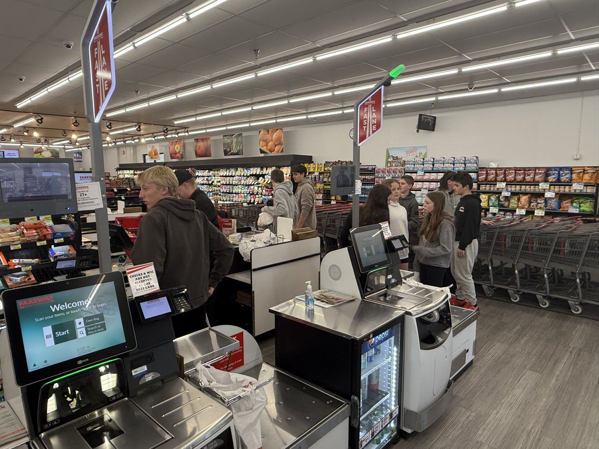 BizMathGuy's tweet image. Business Math 8 - hands-on budgeting visiting Fareway w/ a $20 limit. Real-world activity helped apply math skills such as unit pricing and cost comparison while making smart shopping decisions. Connecting classroom learning w/ everyday life! @ByronMSBears @ByronBears #BizMathGuy