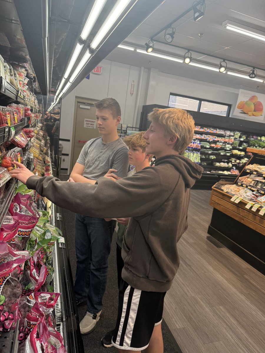 BizMathGuy's tweet image. Business Math 8 - hands-on budgeting visiting Fareway w/ a $20 limit. Real-world activity helped apply math skills such as unit pricing and cost comparison while making smart shopping decisions. Connecting classroom learning w/ everyday life! @ByronMSBears @ByronBears #BizMathGuy