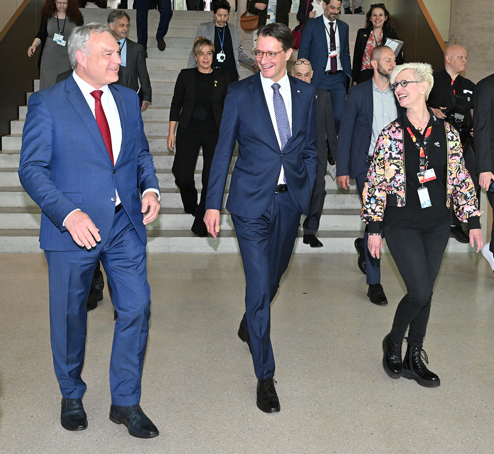 DLR_SpaceAgency's tweet image. 💪🚀NRW als Standort für Luft- und Raumfahrt stark machen: Zum 1. Mal findet heute die Raumfahrtkonferenz SpaceTech.NRW in Köln statt, ausgerichtet von der Landesregierung Nordrhein-Westfalen, ESA und DLR. Schon heute spielt NRW eine Schlüsselrolle in der Raumfahrt: von