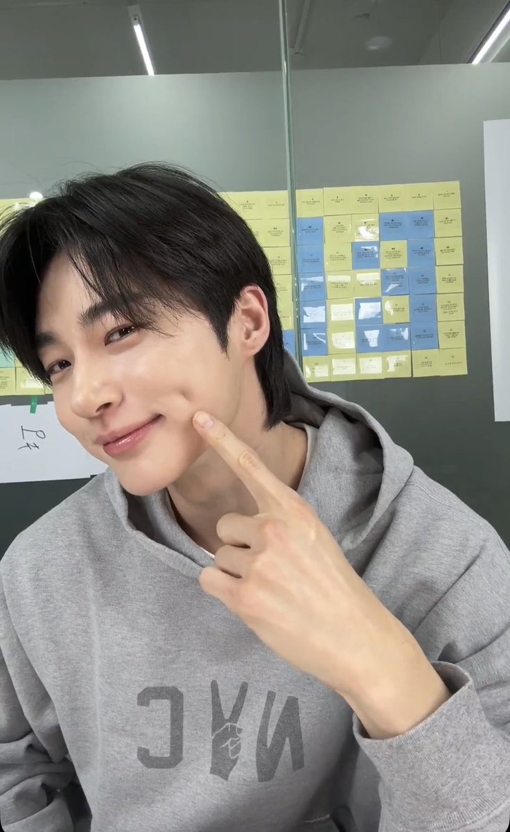 allday_BWS's tweet photo. 읔..  나 오늘 또 치이네 https://t.co/ATvLclk1WN