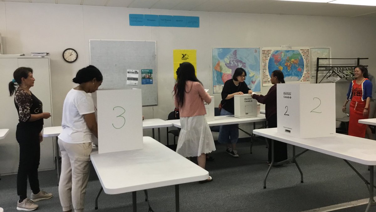 LINCWindsor's tweet photo. @burnabyschools LINC program students are running and participating in Student Vote @CIVIX_Canada! https://t.co/uG1hGfHfZs