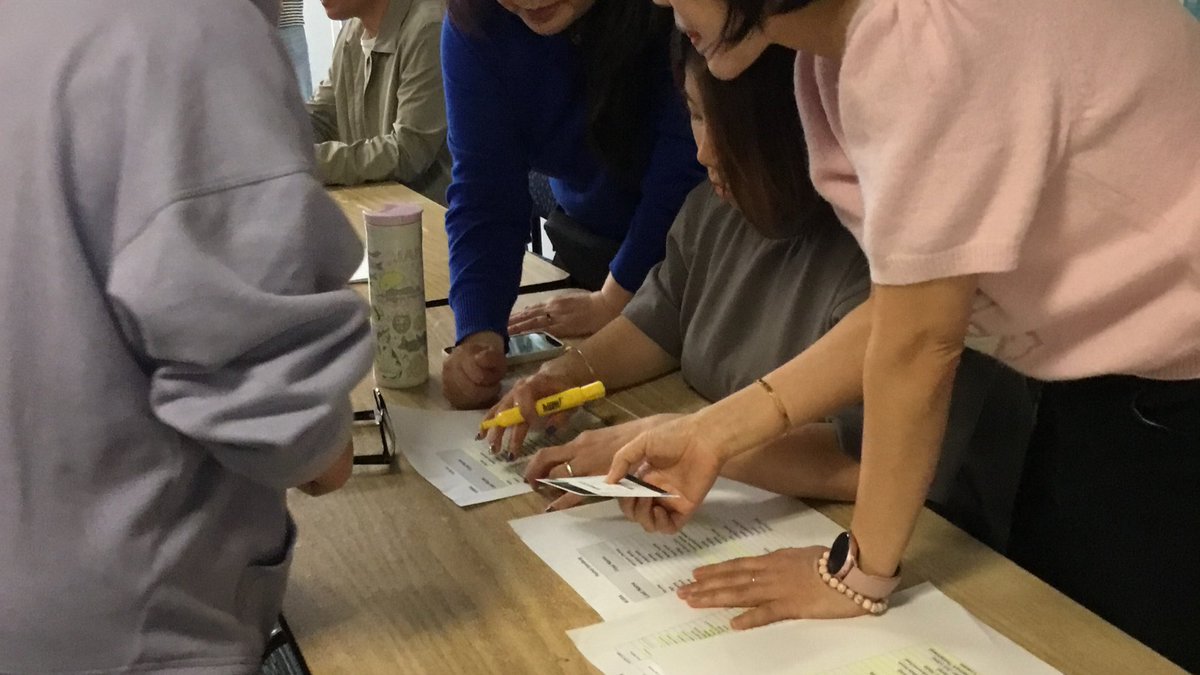 LINCWindsor's tweet photo. @burnabyschools LINC program students are running and participating in Student Vote @CIVIX_Canada! https://t.co/uG1hGfHfZs