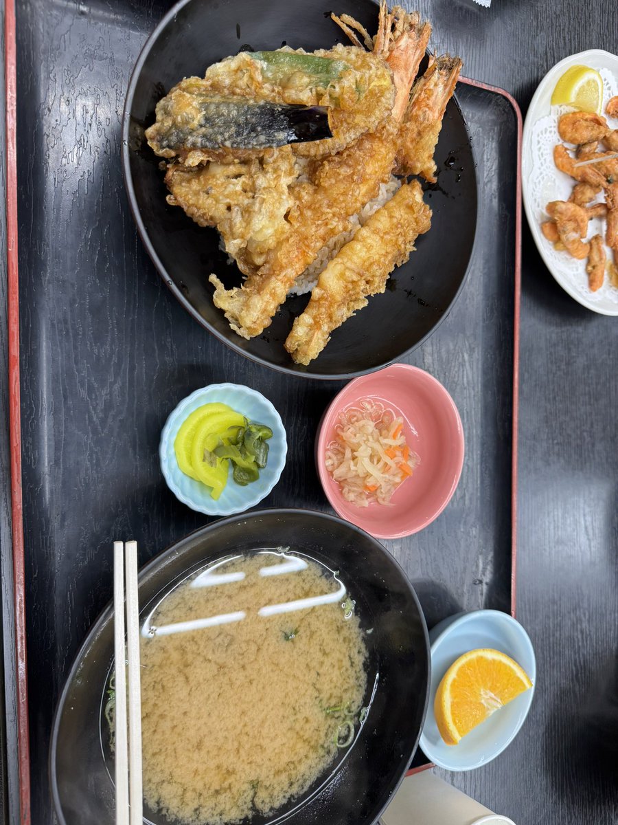 yashiro_cc's tweet photo. 大洗の海で天丼🍤 https://t.co/MVyVZOqdh2