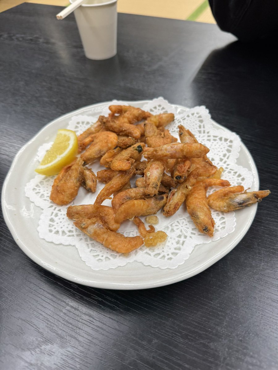 yashiro_cc's tweet photo. 大洗の海で天丼🍤 https://t.co/MVyVZOqdh2
