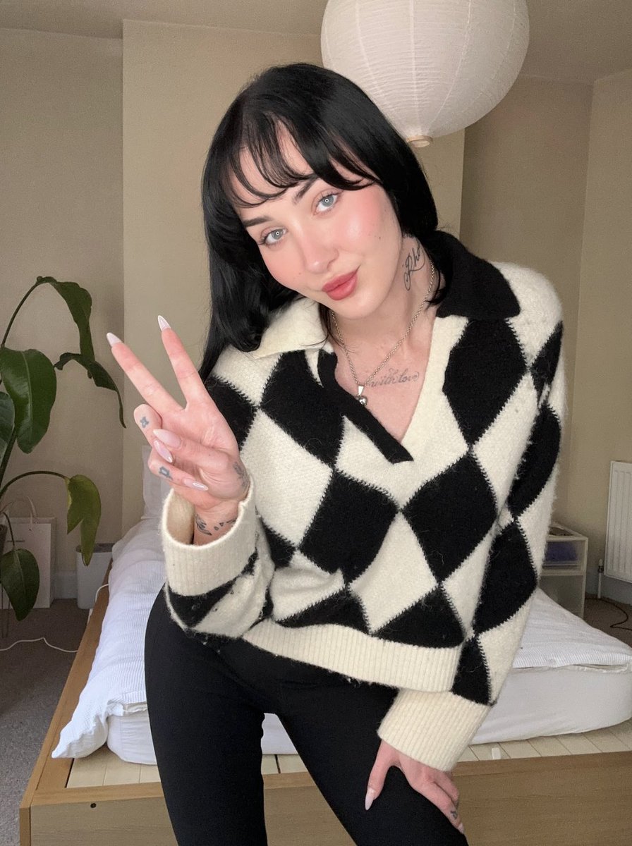 Would you date a transgender girl?🥰