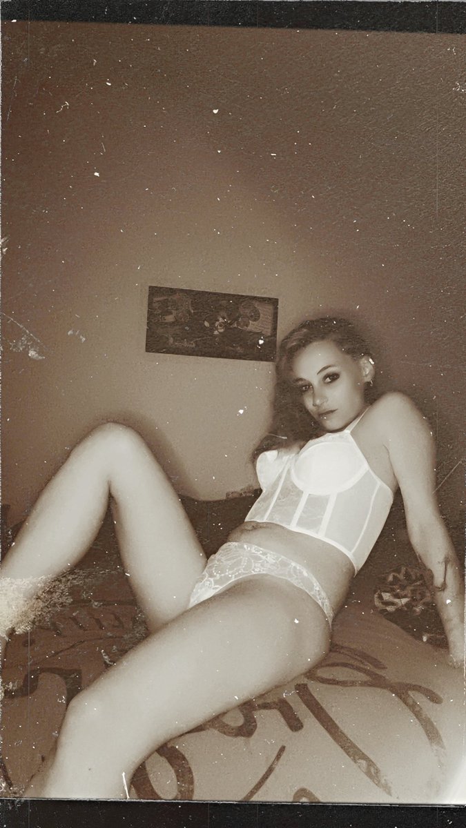 Melissaladeesse's tweet photo. Aie aie aie que calor. 
Choisissez votre modèle de photo perso en priver ou laisser un commentaire je vous contacte venez aussi sur insta 
Melissalaguerriere https://t.co/kr1X0mReJC