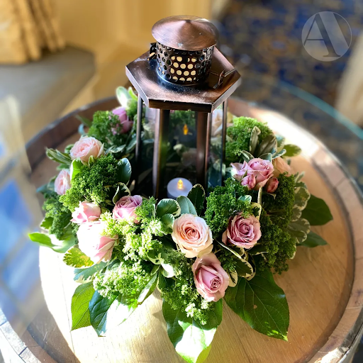 ArtoftheEvent's tweet photo. Elevate your tabletop design with our chrome lanterns with dreamy florals on wine barrel high tops. Create a stunning focal point for your next celebration or corporate gathering. #ArtOfTheEvent #TableDecor #ChromeLanterns #BostonEvents #FloralDesign #EventProps #WineBarrel https://t.co/bgetgfgRb9