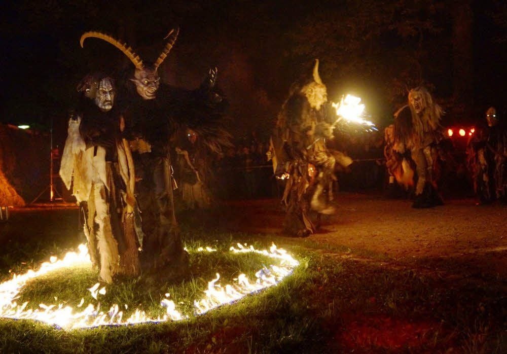 GoldrauschEntS's tweet photo. In der #Walpurgisnacht wird der “Tanz in den #Mai“ gefeiert um den #Frühling zu begrüßen &amp; den #Winter zu vertreiben

On #Walpurgis Night the “Dance into #May” is celebrated to welcome #spring &amp; drive away #winter

#Walpurgisnight #Blocksberg #Hexen #Witches #Harz #Brocken #light https://t.co/5W5iKy6VkO