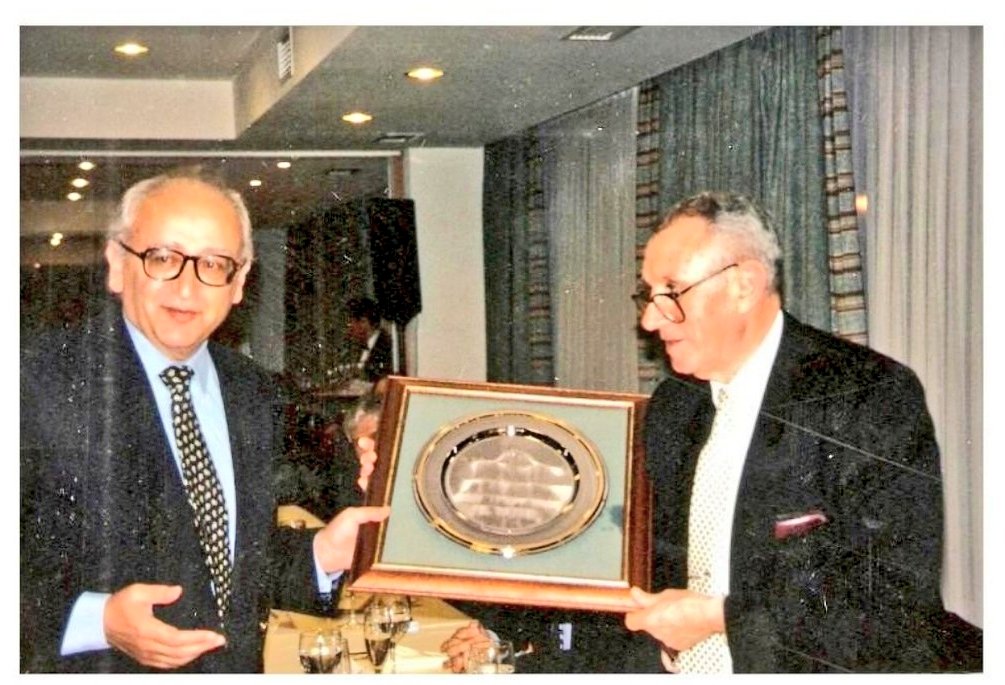 Fai 20 anos un histórico do básquet vigués e galego recibía a insignia de OURO🥇<a href="/FGB_Baloncesto/">FGB</a> Don Carlos Núñez, alma máter e Presidente #ADEMAR Maristas, herdanza que na actualidade continúa <a href="/cnovobasketvigo/">Club Novobasket Vigo</a> Hoxe cúmprense 5 anos da súa perda #INMEMORIAM "Sempre no Recordo"