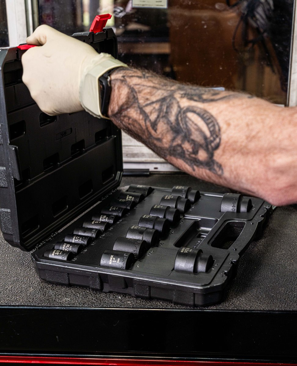 Ready for the daily grind! 🔧 The 1/2" Drive SAE 19-Piece Impact Socket Set from 3/8" to 1-1/2" is built tough with CR-MO alloy steel, a 6-point radius corner design, &amp; a black phosphate finish.

[2640]

Shop Now: sunextools.com/products/1-2-d…

#SUNEX #SUNEXTools