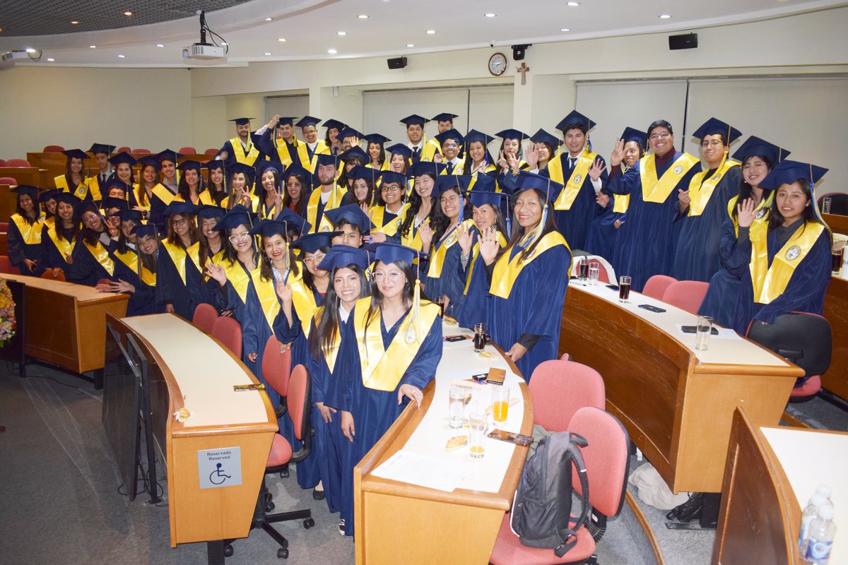 ePC_UCB's tweet image. 🎓✨ ¡Revive con emoción el inolvidable &quot;Brindis de Honor - Abril 2025&quot; en la #ePC #UCB! ✨🎓

¡Enhorabuena a nuestros brillantes graduados de Licenciaturas y del programa TUSGE  por alcanzar este hito tan significativo! 🥳🎉

#OrgulloePC #FamiliaePC #Graduación2024 #TUSGE #UCB