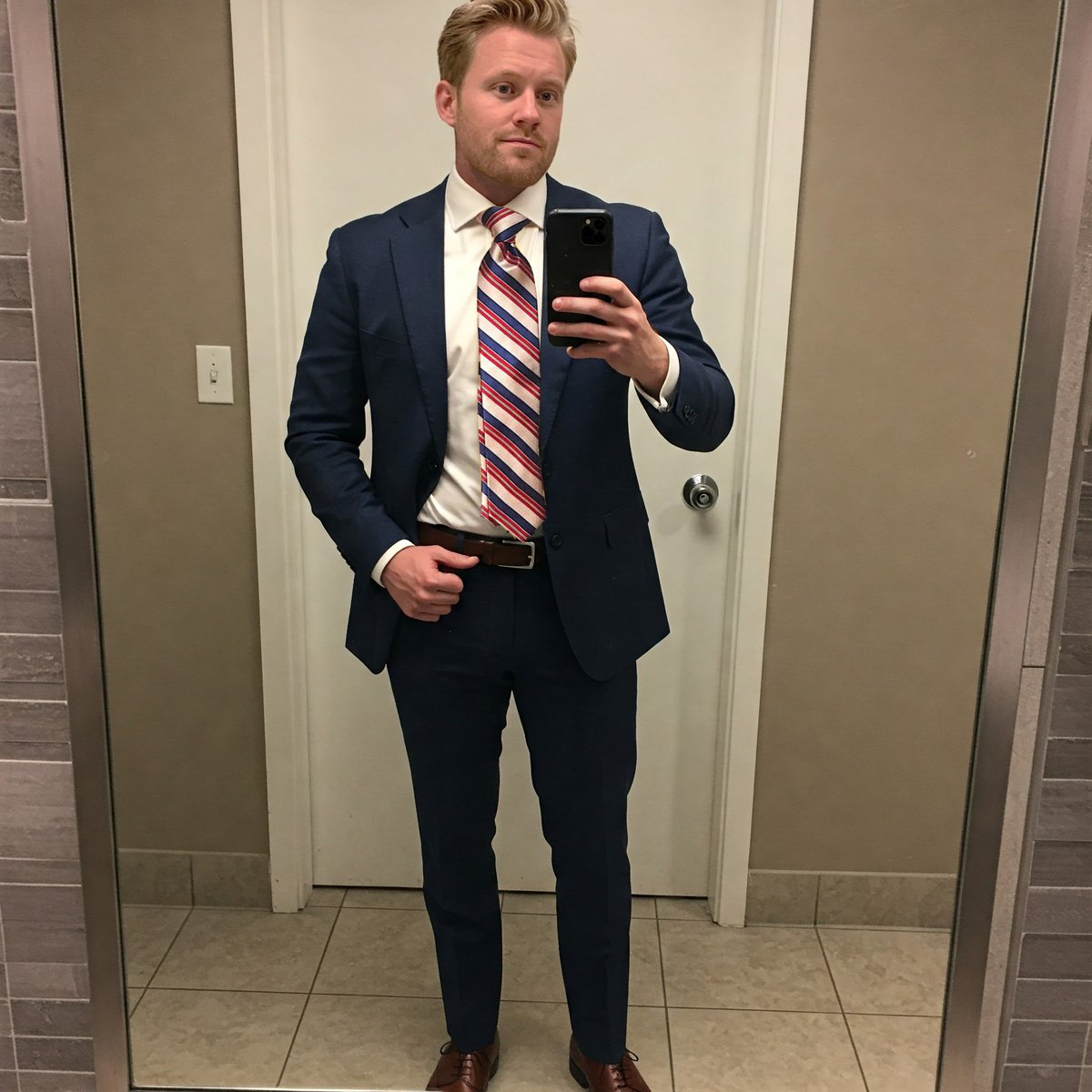 Sorry for the hiatus, boys. Been having too much fun playing with my first London York tie.