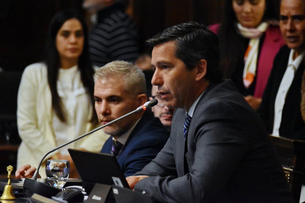 petilombardi's tweet image. Agradezco a mis pares por renovar su confianza en mi, para conducir la Cámara de Diputados por sexta vez consecutiva. Seguiré trabajando como siempre en la construcción de los consensos necesarios que permitan a los mendocinos una mejor calidad de vida.