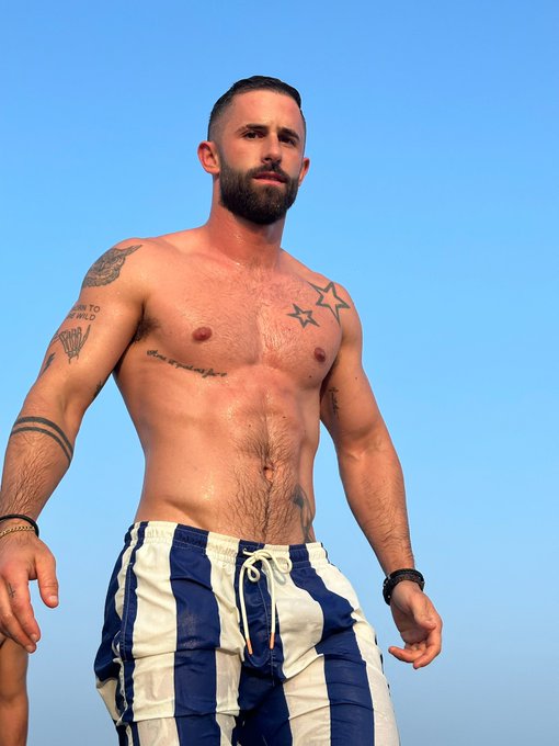 Can&rsquo;t wait for Summer ☀️🌊👹 https://t.co/MKzxsBCyBT