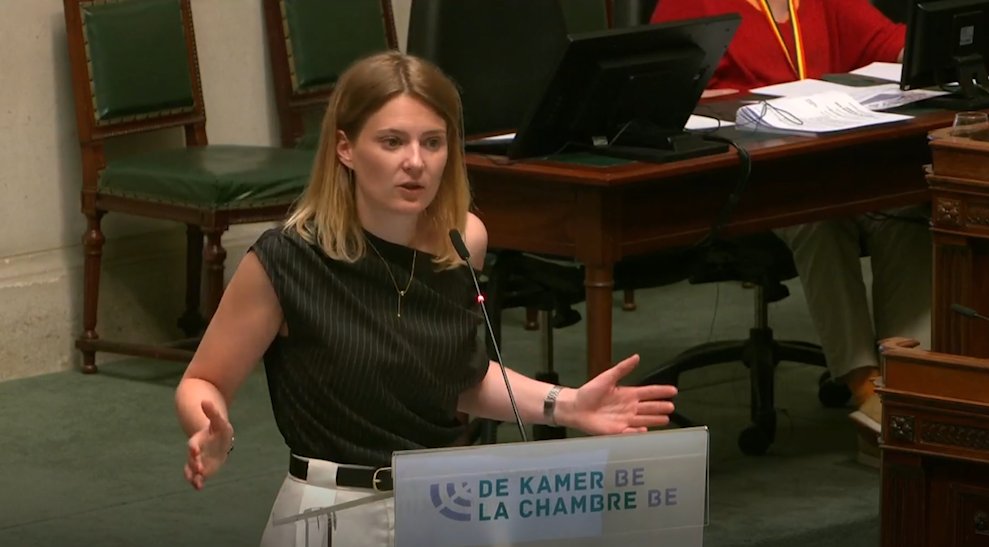 "Door het asielbudget met 40 miljoen euro te laten stijgen, geef je aan de hele wereld de boodschap: kom maar naar België, minister Van Bossuyt van de N-VA heet u welkom, wij betalen alles en als het geld op is, doen we er nog een schep bovenop." <a href="/francescavbel/">Francesca Van Belleghem</a> #DeKamer