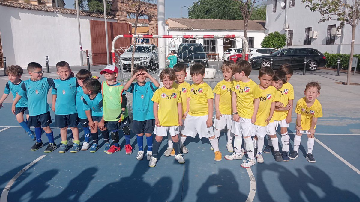 ⚽️ FÚTBOL SALA BEBÉ – Triangular Amistoso
Los más pequeños del club disfrutaron de una mañana de fútbol sala cargada de ilusión, compañerismo y muchas sonrisas. ¡El futuro está asegurado!