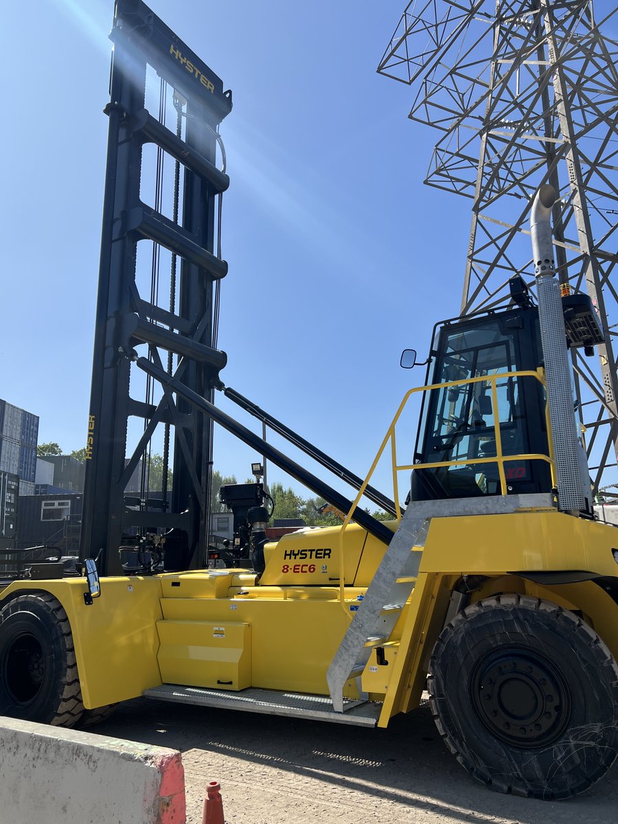 StorageonSiteUK's tweet photo. We’re thrilled to introduce the latest addition to our container yard - the mighty @HysterEurope 8 Tonne EC-6 Stacker!

As a family-run business, we’re always investing in the best equipment so we can deliver even better service to our customers.

#StorageOnSite #Containers https://t.co/kb4QNj22Tt