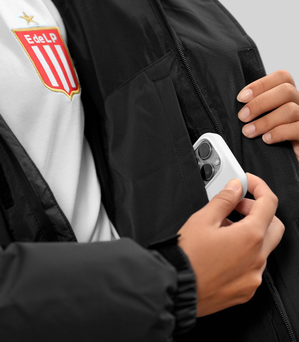 🇦🇹 Somos Estudiantes en todo momento

Campera de abrigo de tiempo libre RUGE EdeLP 2025 negra.
Disponible en Mateu Sports, Pincha Store y @tienda_pincha. Entregas a todo el mundo desde tiendapincha.com

#RUGE #EDLP #EdeLP #Temporada2025 #NuevaColeccion