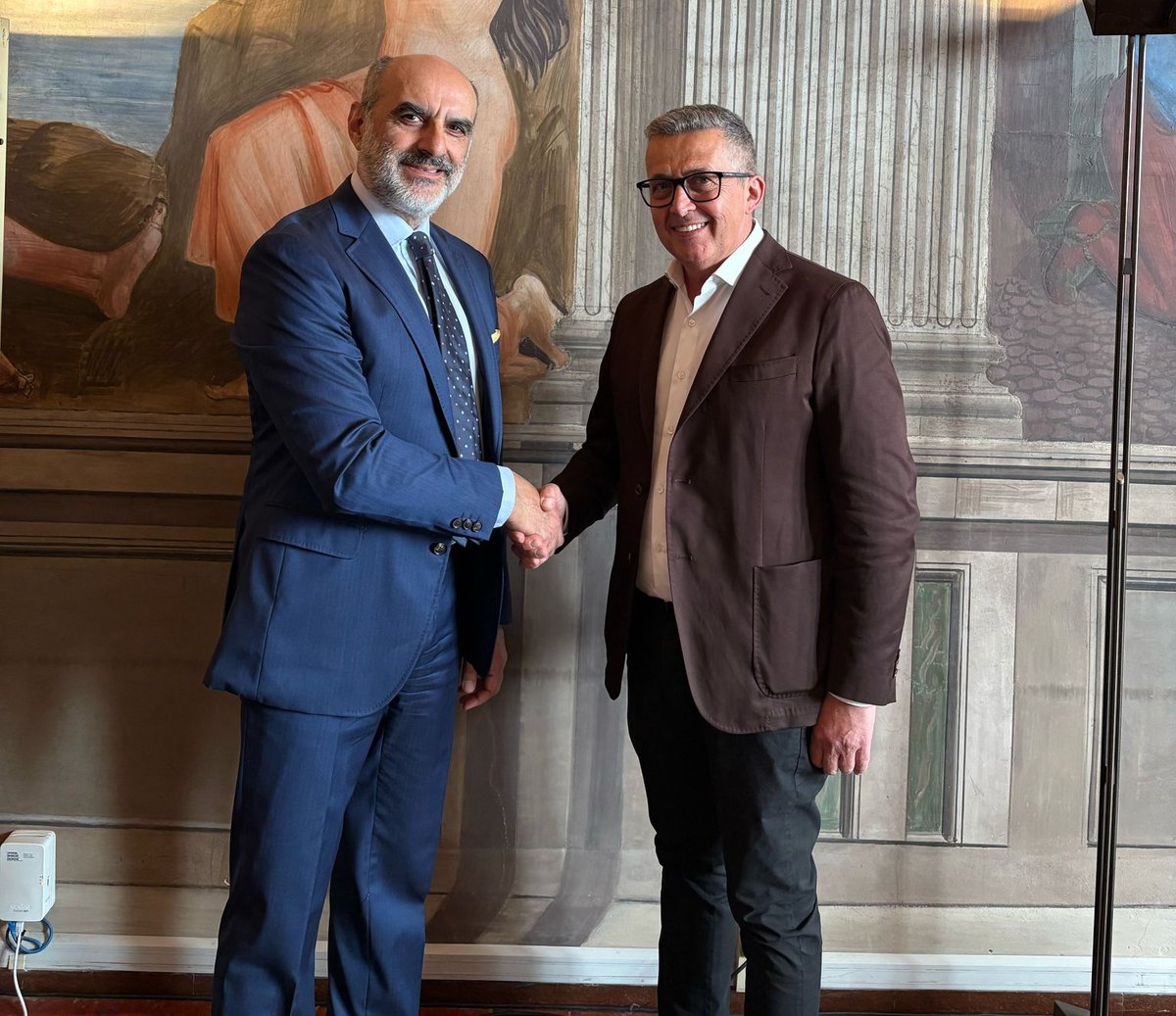 FerraraSipro's tweet image. L'assemblea dei soci di questa mattina ha sancito il passaggio di testimone come Amministratore Unico tra Stefano di Brindisi e Paolo Govoni, attuale Vicepresidente della Camera di Commercio Ferrara-Ravenna.
siproferrara.com/comunicazione/…