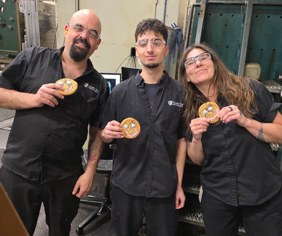 CavalierTool's tweet image. The #CavalierArmy is excited to team up with Tim Hortons for Smile Cookie Week! 🎉

This week we surprised our Windsor-Essex crew with over 200 of these sweet treats.

Every dollar we spent goes straight to two fantastic local causes: W.E. Care For Kids and Hiatus House.