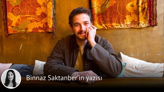 🔴 Cem Yiğit Üzümoğlu: Korkmuyorum, tarih bizi böyle yazmasın; söz söylemeyen sanatçıların işlerinin boykot edilmesi doğru

💬 İçeri girsem de girmesem de, konuşmaya devam edeceğim, etmezsem ben, ben olamam. Ben bir şey söylemek zorundayım. Söylemezsem ölürüm