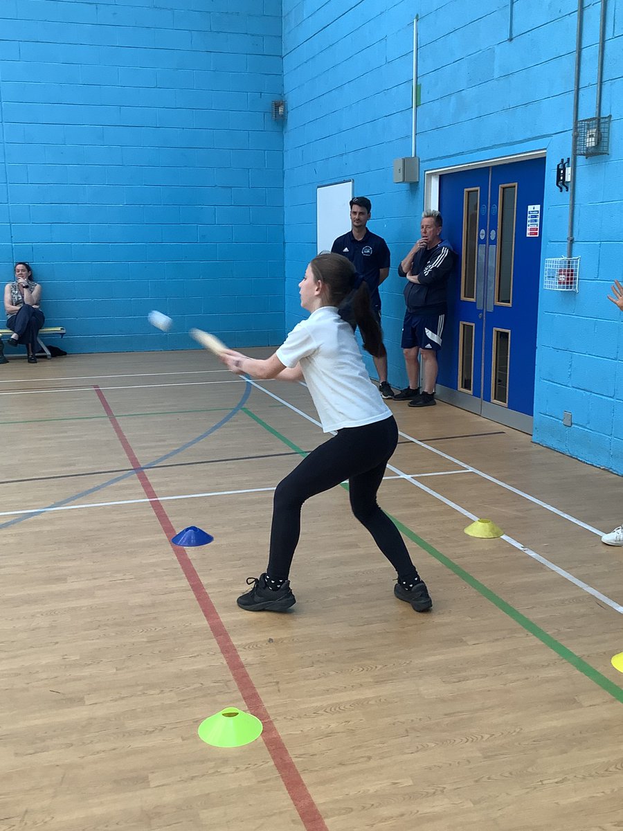 StPatricks_PE's tweet image. A great afternoon with @BatleyNinjas and @SGNKssp for our some of our Year 5/6 girls. They developed their batting and fielding skills by completing different activities as a group. Well done girls!
