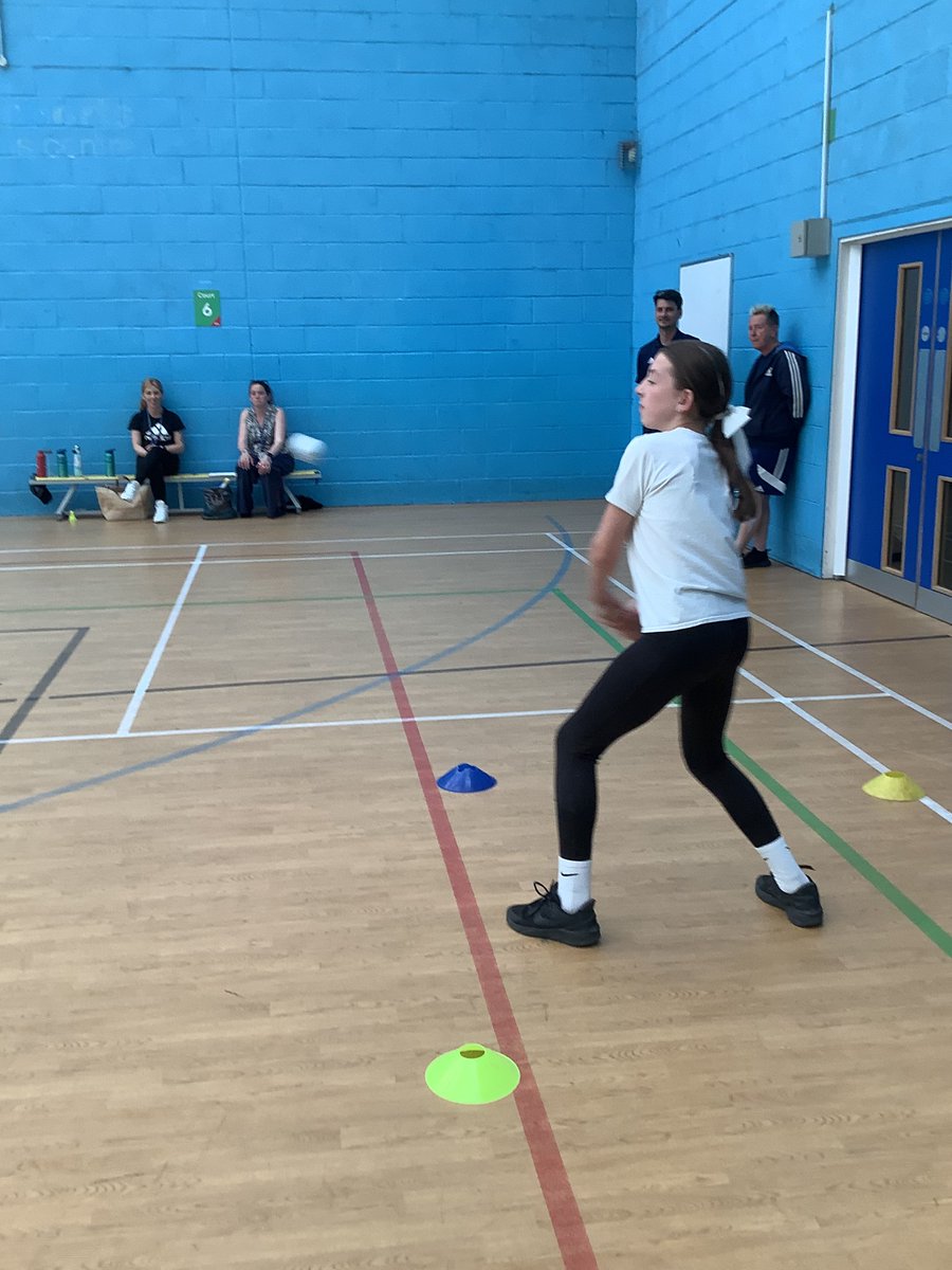 StPatricks_PE's tweet image. A great afternoon with @BatleyNinjas and @SGNKssp for our some of our Year 5/6 girls. They developed their batting and fielding skills by completing different activities as a group. Well done girls!