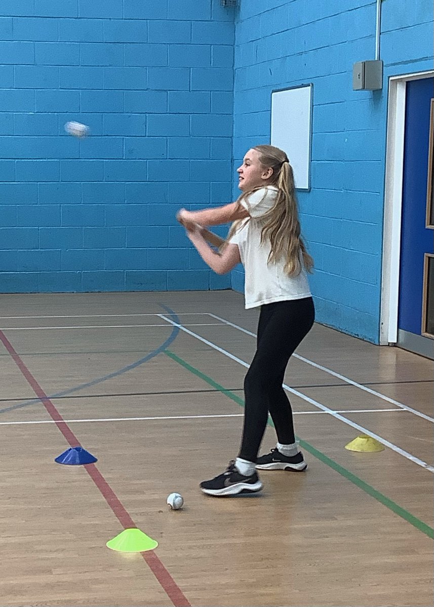 StPatricks_PE's tweet image. A great afternoon with @BatleyNinjas and @SGNKssp for our some of our Year 5/6 girls. They developed their batting and fielding skills by completing different activities as a group. Well done girls!