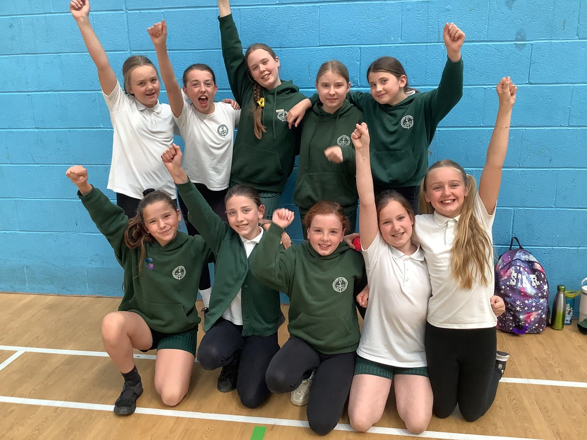 StPatricks_PE's tweet image. A great afternoon with @BatleyNinjas and @SGNKssp for our some of our Year 5/6 girls. They developed their batting and fielding skills by completing different activities as a group. Well done girls!