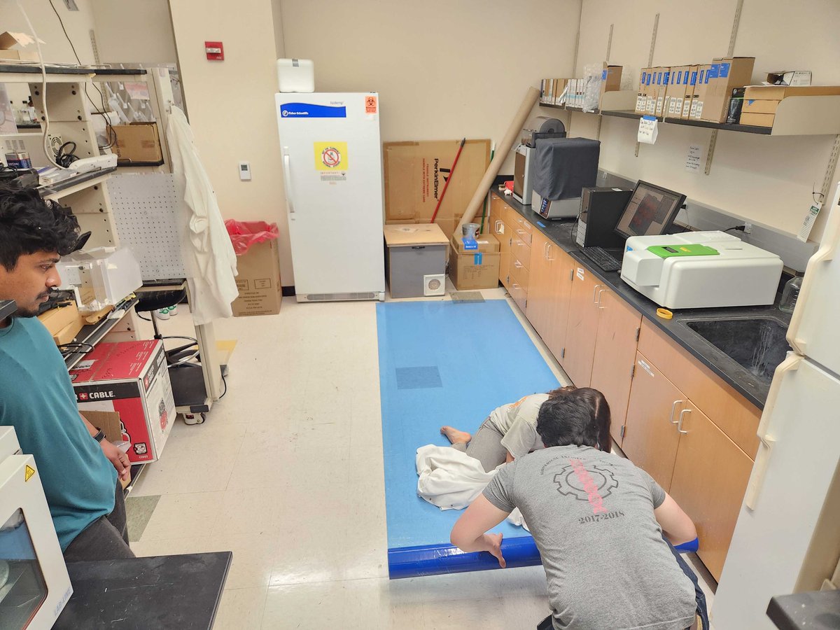 MDI_Lab's tweet image. Spring Semester ending = Spring cleaning time! 🧪🧹 Big thanks to our amazing lab team for tidying up today! Lab space now clean, organized, and ready for more breakthrough science! #LabLife #SpringCleaning
