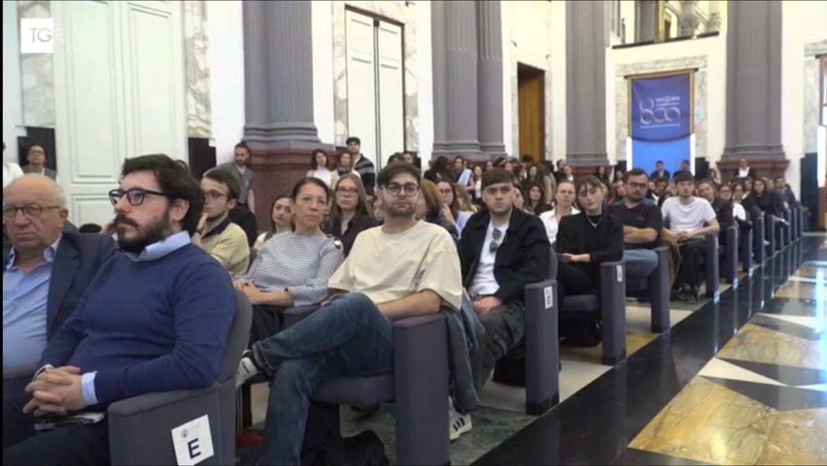 Maurizio Massari (@maumassari) on Twitter photo Onorato di aver condiviso la mia esperienza con gli studenti della <a href="/UninaIT/">Unina Federico II</a> Federico II nel 2500 anniversario di Napoli e nell’anno dell’80mo anniversario dell’ONU e del 70mo dell’ammissione Italiana nell’organizzazione. Sfide globali richiedono soluzioni globali multilaterali. Onorato di aver condiviso la mia esperienza con gli studenti della <a href="/UninaIT/">Unina Federico II</a> Federico II nel 2500 anniversario di Napoli e nell’anno dell’80mo anniversario dell’ONU e del 70mo dell’ammissione Italiana nell’organizzazione. Sfide globali richiedono soluzioni globali multilaterali.