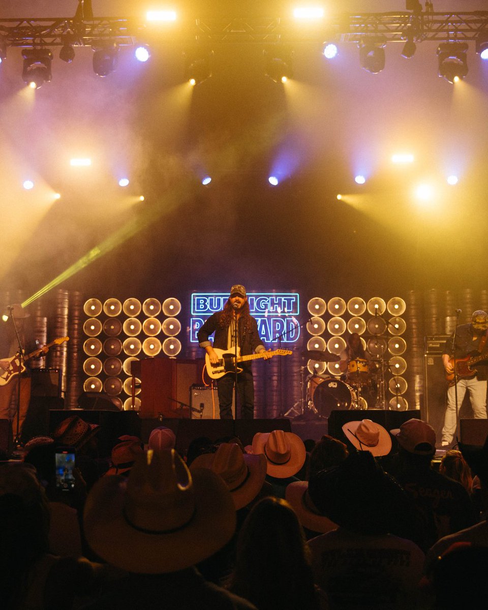 Brent_Cobb's tweet image. Think I’ve heard this in a song before… but California sure knows how to party. Had a blast rockin' with y’all and lookin' forward to being back this fall. Thank you @budlight for havin' the fellas and I on y’alls stage at @Stagecoach .
📸 Mackenzie Berger